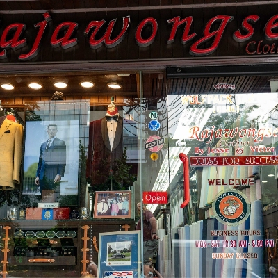 Shopping, Tailor in Nana 
