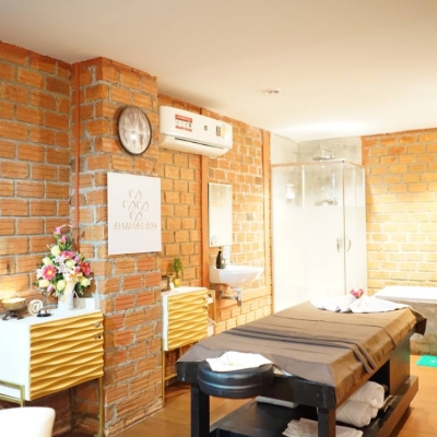 Spas, Thai Massage